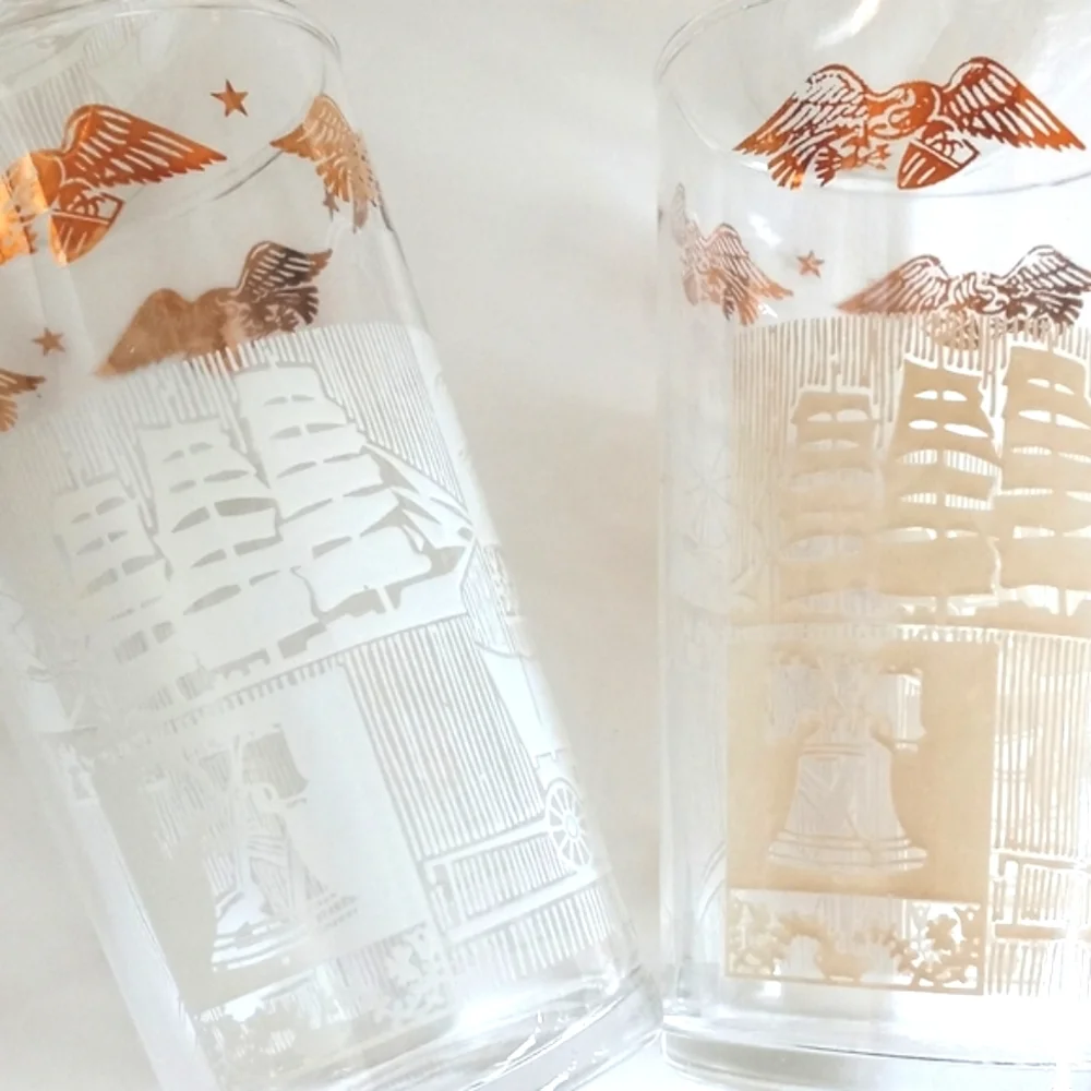Set of 7 Mid Century-Modern Gold Eagle Colonial Vintage Drinking Glass Tumblers